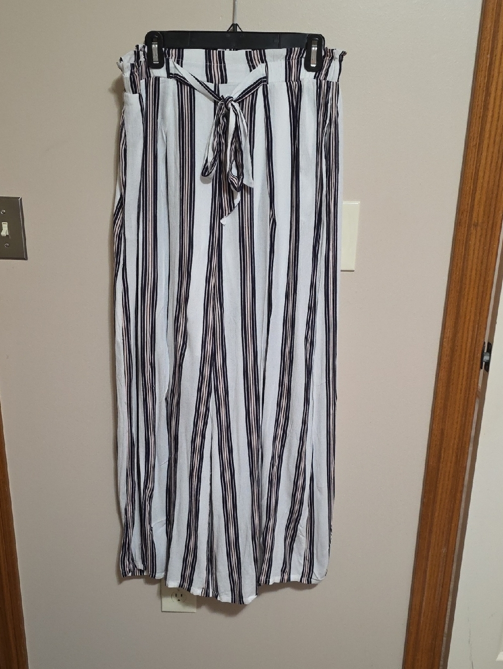 Simplee Apparel White and Black Striped Wide Leg Pants